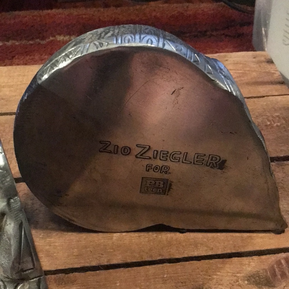 Pottery Barn Teen & Zoe Ziegler Collaboration Metal Split Skull Bookends 💀 - Picture 6 of 11